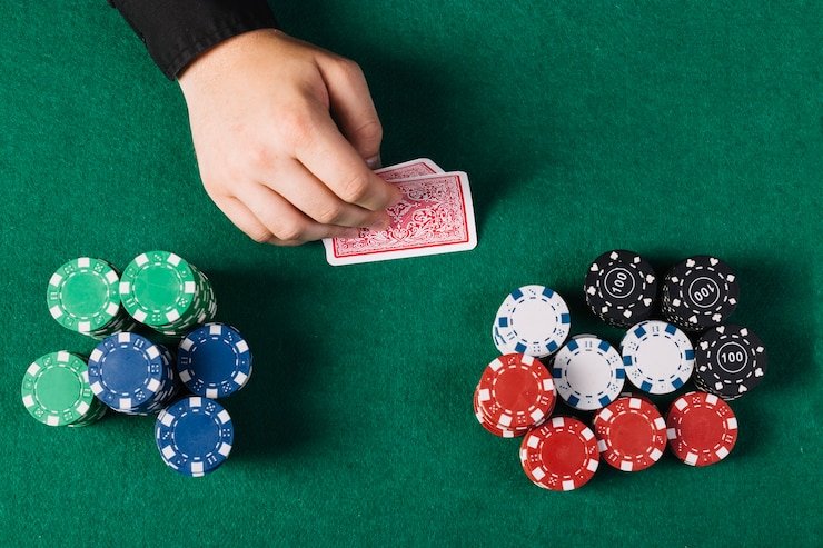 Dealer's hands showing multiple player cards and dealer hand face-up on Ceme Online table